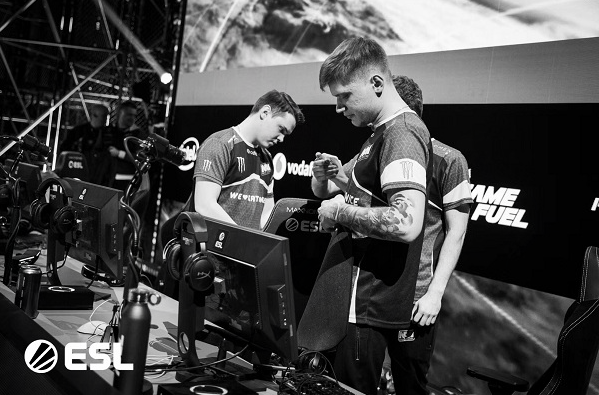 军发起冲击 军发起冲击