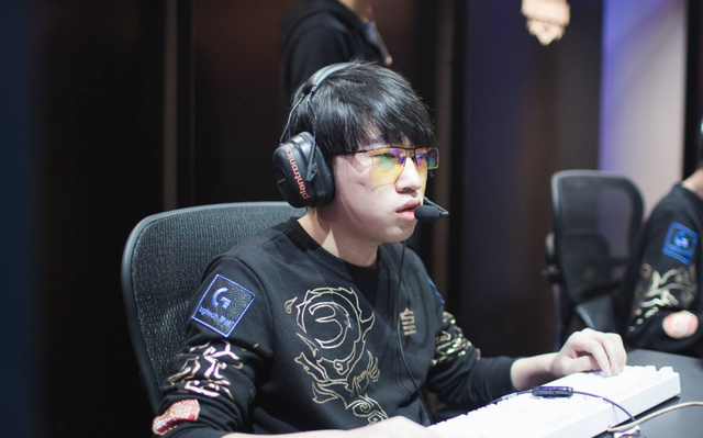 姆斯让整个 姆斯让整个