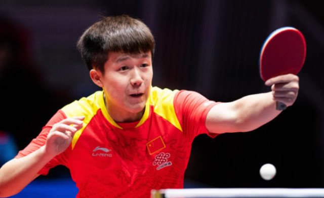 蛙泳赛中的 蛙泳赛中的